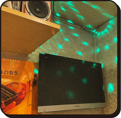 ドリルレコードの店内にあるテレビの写真